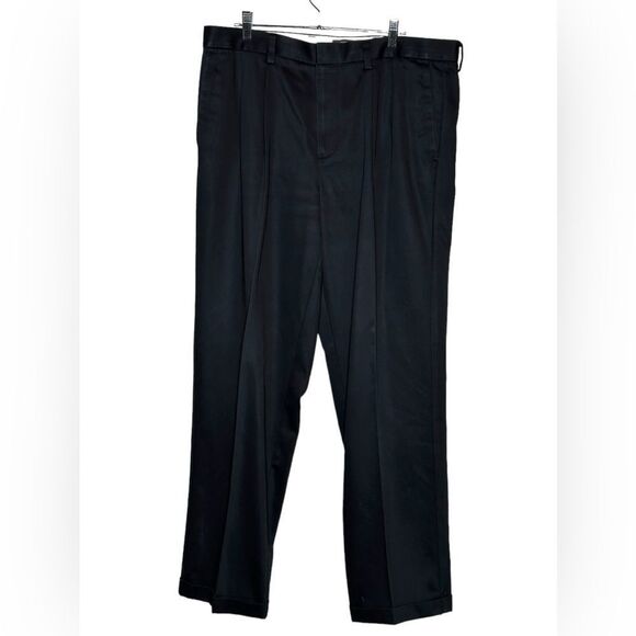 Dockers Men's Iron Khaki D4 Relaxed Fit Black 38x34 - Picture 1 of 8